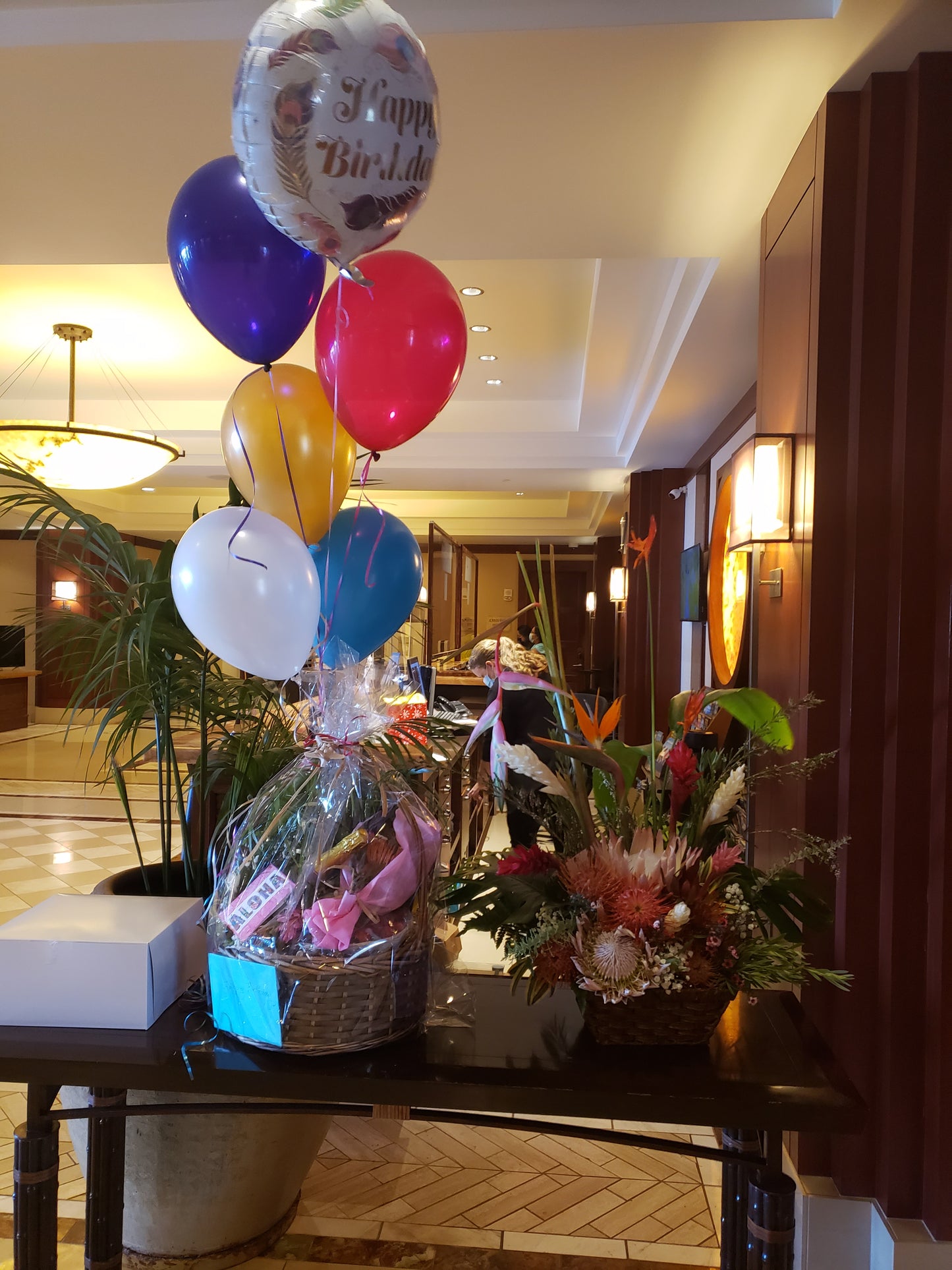 Aloha Gift Basket DeLuxe