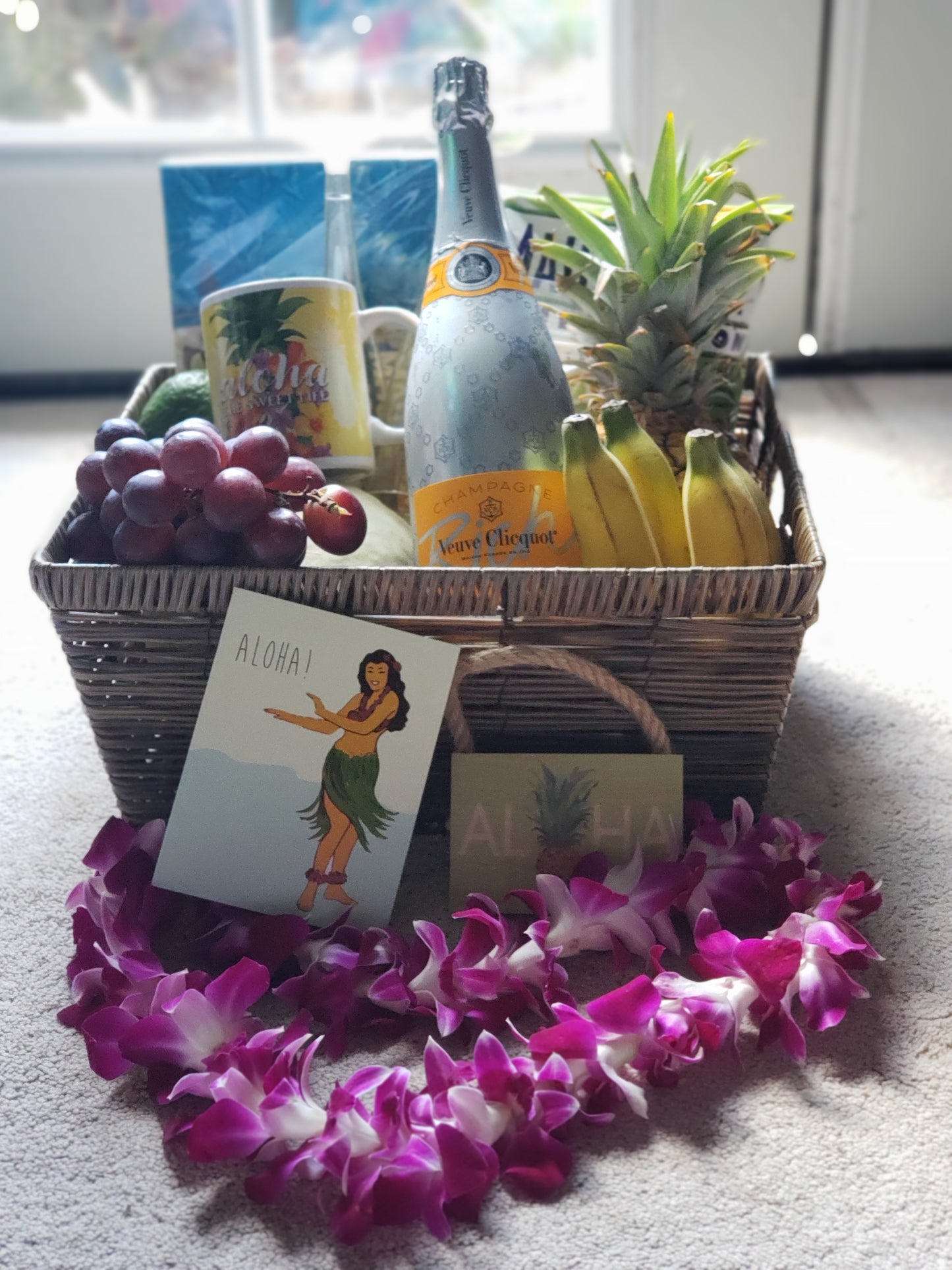 Aloha Gift Basket DeLuxe
